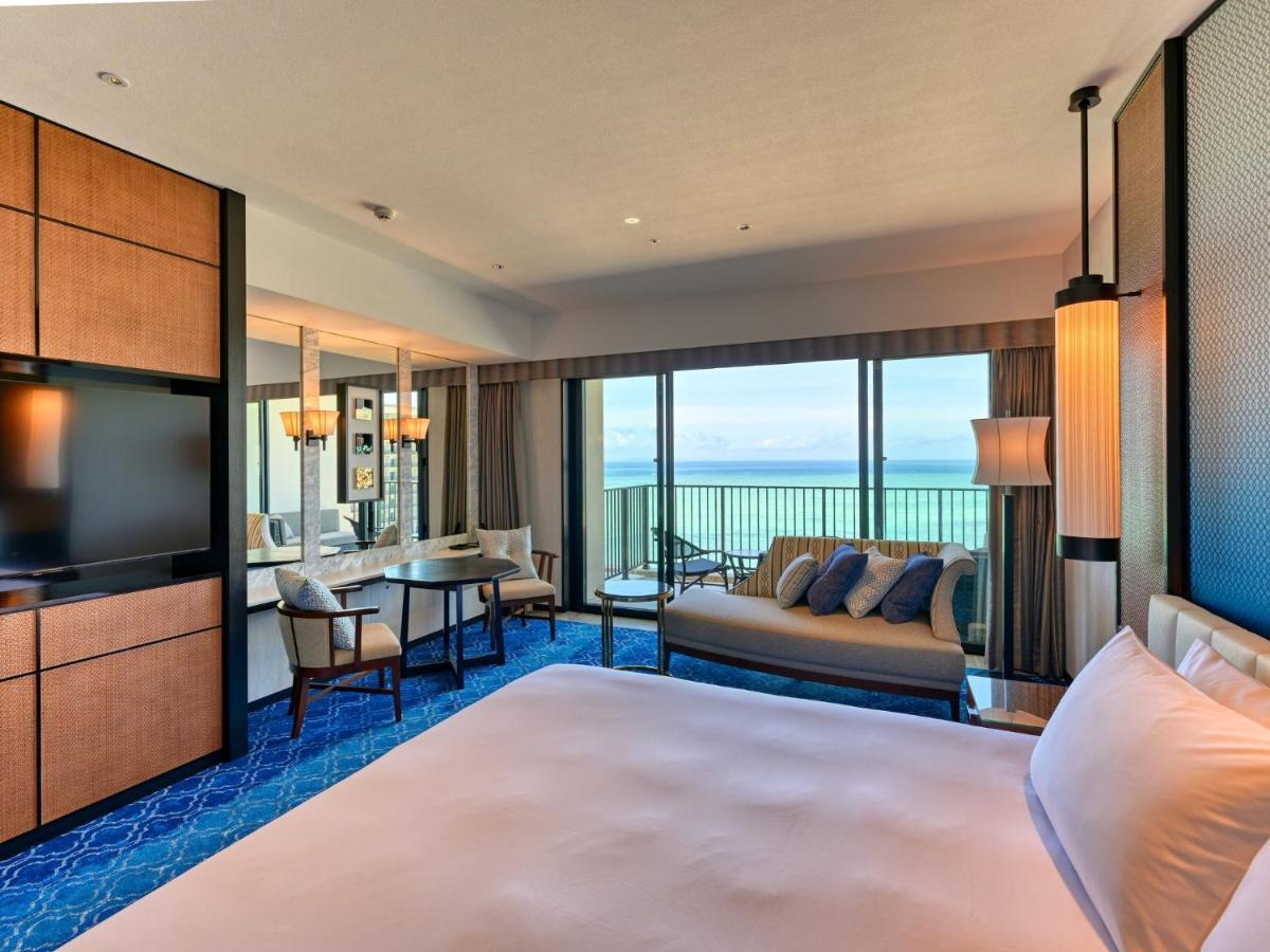 Ryukyu Hotel & Resort Nashiro Beach Itoman Exterior foto A guest room at the hotel